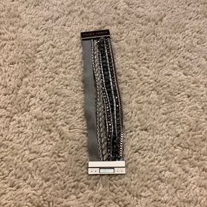 EUC Victoria Emerson magnetic cuff